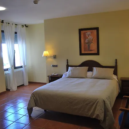 Encina Centenaria Hotel